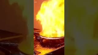 Extinguishing fire 🔥 of oil with water 💦😳shorts experiment intresting [upl. by Longan]