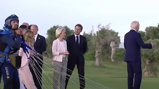 Biden wirkt orientierungslos beim G7Gipfel  USPräsident geht erneut viral  ntv [upl. by Staw]