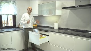 Cocina blanca moderna EN FORMA DE U CON PERSIANA encimera de granito [upl. by Nirro]