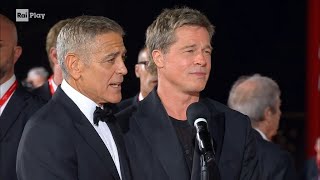 Brad Pitt e George Clooney sul red carpet di Venezia 81  Venezia Biennale Cinema 02092024 [upl. by Rintoul]