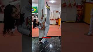 Capoeirista é muito flexível capoeira [upl. by Nelad]