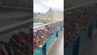 WOW 🤩 Love lock Bridge Bakewell England 🏴󠁧󠁢󠁥󠁮󠁧󠁿 england travel shorts [upl. by Oidiple]