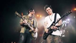 Avenged Sevenfold  Nightmare amp Synyster Gates SOLO LIVE 2018 [upl. by Bartholemy]