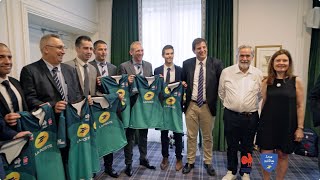 Remise des maillots à léquipe arbitrale de Tual Trainini arbitre de la finale de TOP 14 [upl. by Bein]