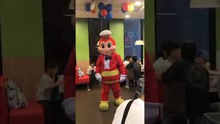 TULALA SA PAGOD SI JOLLIBEE share jollibee craze [upl. by Einnol]