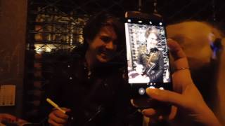 Hanson  MOE Tour 2017 Cologne  Taylor with fans on the street part 1 [upl. by Kovacs832]