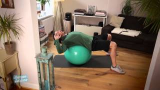 Bauchtraining Crunches auf dem Pezziball  der Weg zum Sixpack [upl. by Aicilif]