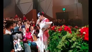 Live Concert Syahrini 2018  Momen Pemberian Bunga dari Seseorang [upl. by Arraet331]