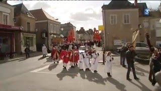 Traditionnel Pèlerinage du Précieux Sang à NeuvySaintSepulchre [upl. by Benenson]