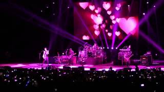 AVRIL LAVIGNE  HELLO KITTY  AUDITORIO TELMEX [upl. by Aratahc826]