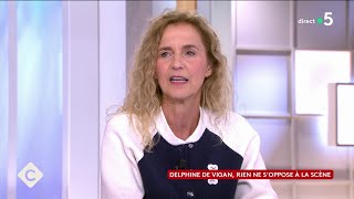 Delphine de Vigan  zoom sur les figurants au cinéma  C à Vous  10102024 [upl. by Asyla]