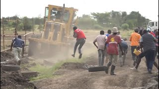 Drama as Gikumari Residents in Ruiru Chase away Govt Earthmovers Constructing Roads on Their Plots [upl. by Cromwell]