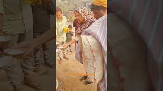 आज का प्रसादम वितरणyoutube viralvideo vrindavan food [upl. by Marcille]