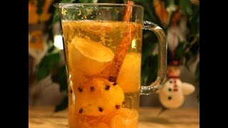 Come fare il vino caldo speziato  videoricetta  vin brulè per Natale [upl. by Alleroif376]