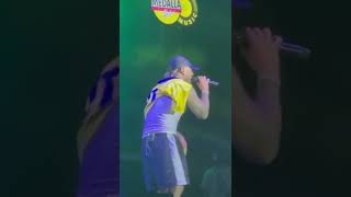 LA INOCENTE  Feid x Mora por primera vez cantándola en vivo 🔥  Microdosis 💊 [upl. by Nolasba]