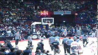 Isaiah Thomas Pregame Dunk at Mediolanum Forum [upl. by Teressa]