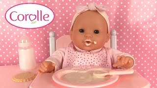 Poupée Corolle Mon Classique Poupon et Chaise Haute Bébé mange sa purée [upl. by Cordy958]