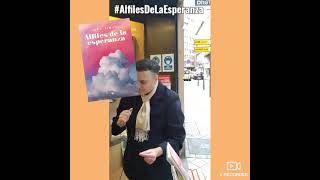 RECITAL POÉTICO de CALLE pase 1🧡 con el libro ALFILES DE LA ESPERANZA por su autor Juan J Ramírez [upl. by Cuhp]