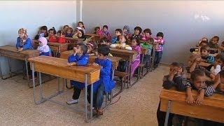 Siria a Idlib riapre una scuola bambini generazione senza sogni [upl. by Attelrak]