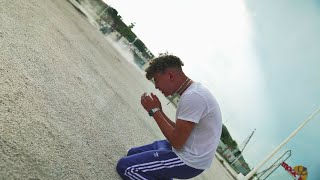 LVZ  Malade Clip Officiel [upl. by Odirfliw121]