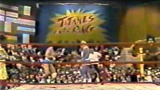 Titanes en el Ring 1982  Atila vs El Androide [upl. by Netsrik]