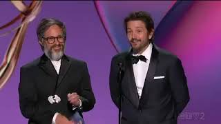 Gael García Bernal y Diego Luna dieron el toque latino a los Premios Emmy 2024 [upl. by Card]