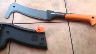 Maczeta FISKARS XA3 [upl. by Rutherfurd]