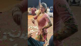 Long nak da uttu lak patla dance madam Roshni dance madam roshni [upl. by Dnomzed]