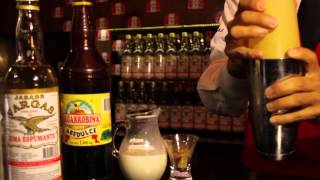 COCTEL DE ALGARROBINA CON JARABE ESPUMANTE VARGAS [upl. by Auqined]