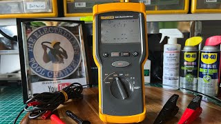 FLUKE 1520 Megohmmeter Insulation Tester w Battery 🔋 Checker [upl. by Nnalyrehc]