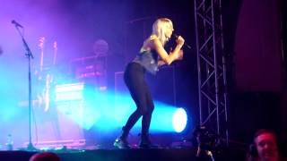 Veronica Maggio  Va kvar live  Popaganda Stockholm  30082014 [upl. by Ynned]