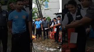 মেয়েরাও যেন বাসা বাড়িতে আগুন নিভাতে পারে।I Fire training Nur Blogs fire firefighter [upl. by Zachariah]