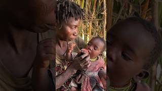 That’s Incredible Love 💕 See how Hadzabe women caring their siblings food hadzabetribe [upl. by Emmalynn672]