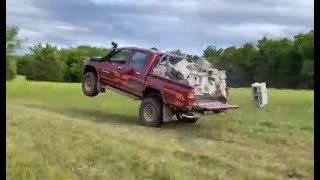 ОФФ РОУД И ПРЫЖКИ НА ГРУЖЕННОМ TOYOTA HILUX  WhistlinDiesel на русском [upl. by Wendi484]