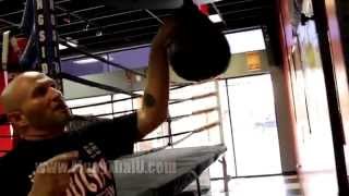 MUAY THAI UNIVERSITY HOW TO USE THE SPEEDBAG [upl. by Helga]