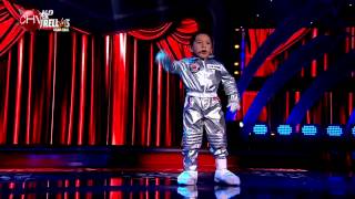 El pequeño humorista Joaquín Aguilar llegó vestido de astronauta  SUPERESTRELLAS [upl. by Aihsia]