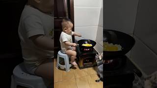 The babys scrambled eggs must be delicious funny cutebaby [upl. by Paza]