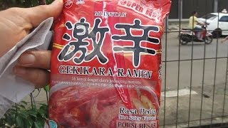 Indonesian Food Review 146 Gekikara Ramen Super Hot Nissin Instan Noodles Mi Instan BR TiVi 2493 [upl. by Acinorehs]