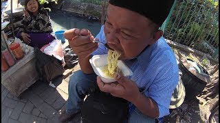 Indonesia Surabaya Street Food 2063 Part2 Delicious Noodles Mie Sedaap Soto Sosis YN010619 [upl. by Howard]