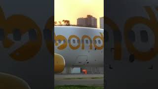 Flybondi llegando a rampa de Aeroparque [upl. by Ahsenauq]