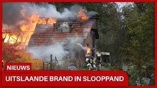 Grote uitslaande brand in sloopwoning in Drachtstercompagnie [upl. by Naamann]