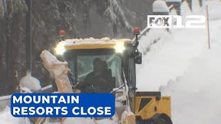 Mt Hood Meadows Timberline closed during blizzard warning hoping to open Wednesday [upl. by Assirehc]