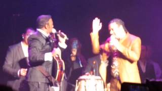 Antony Santos en tarima con Luis Vargas performing quotDebate de 4quot [upl. by Maillliw]