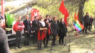 Vänsterpartiet Ung Vänster och VSF sjunger Internationalen första maj 2014 i Uppsala [upl. by Calandra]