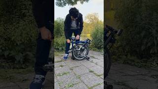 Brompton Folding Bike Fold and Carry in Seconds bike foldingbike brompton shorts [upl. by Okubo]