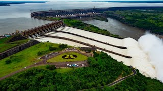 Fechamento da Comporta de um Vertedouro de Itaipu [upl. by Ocirred]