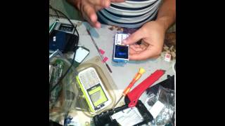 تصليح هاتف محمول عندما يسقط في ماء réparation portable Samsung B310 [upl. by Remas727]