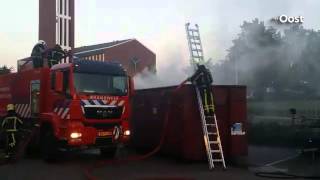 Container met papier in brand in Rijssen [upl. by Yaluz]