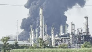 Fire at Marathon refinery in Garyville 5 [upl. by Gipsy]