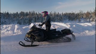 SkiDoo Renegade XRS  La motoneige intelligente [upl. by Llenyl]